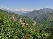 42 Vista sulla bassa Val del Riso e verso il Pizzo Formico